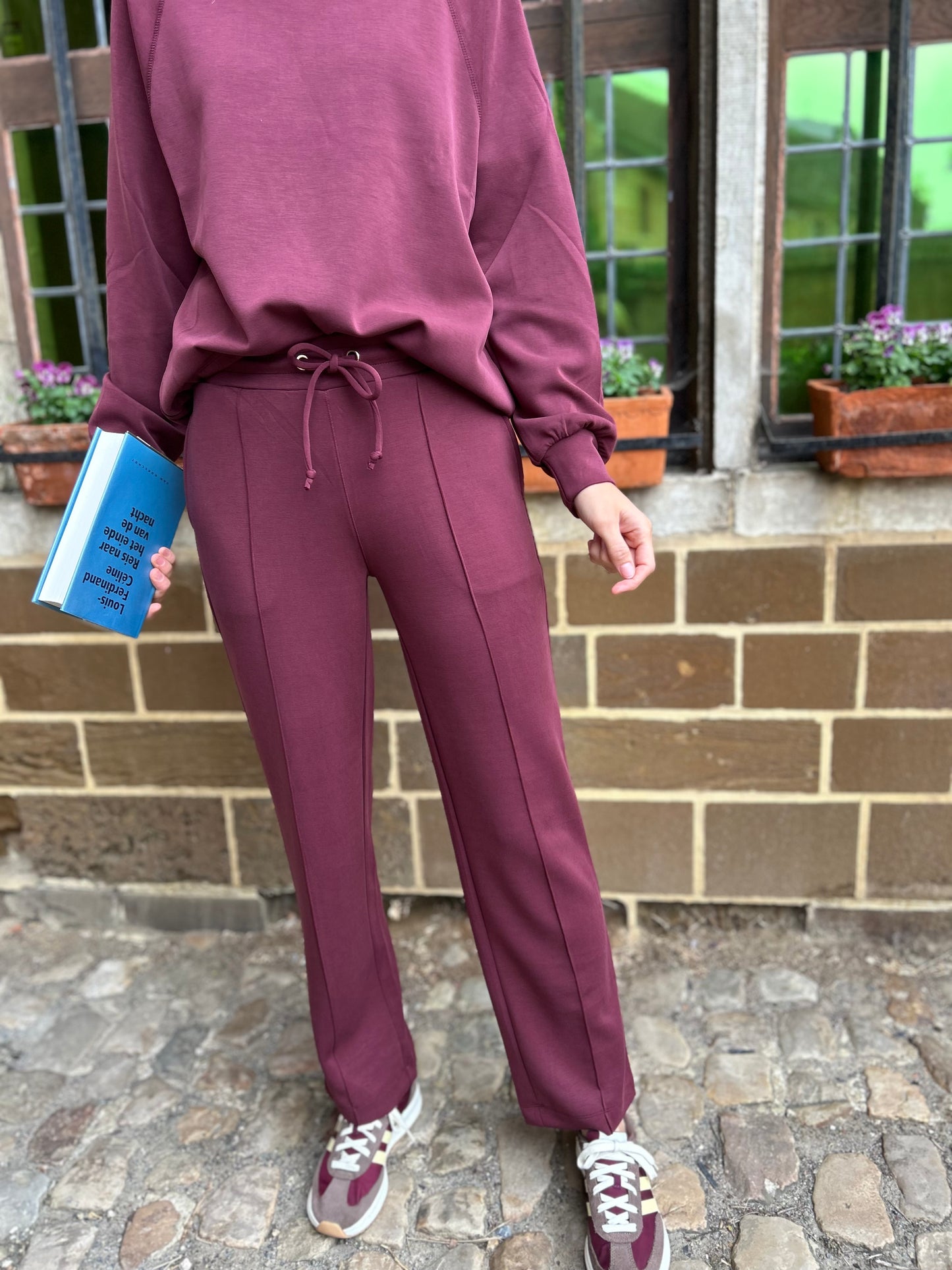 Yest Broek Oirla Essential