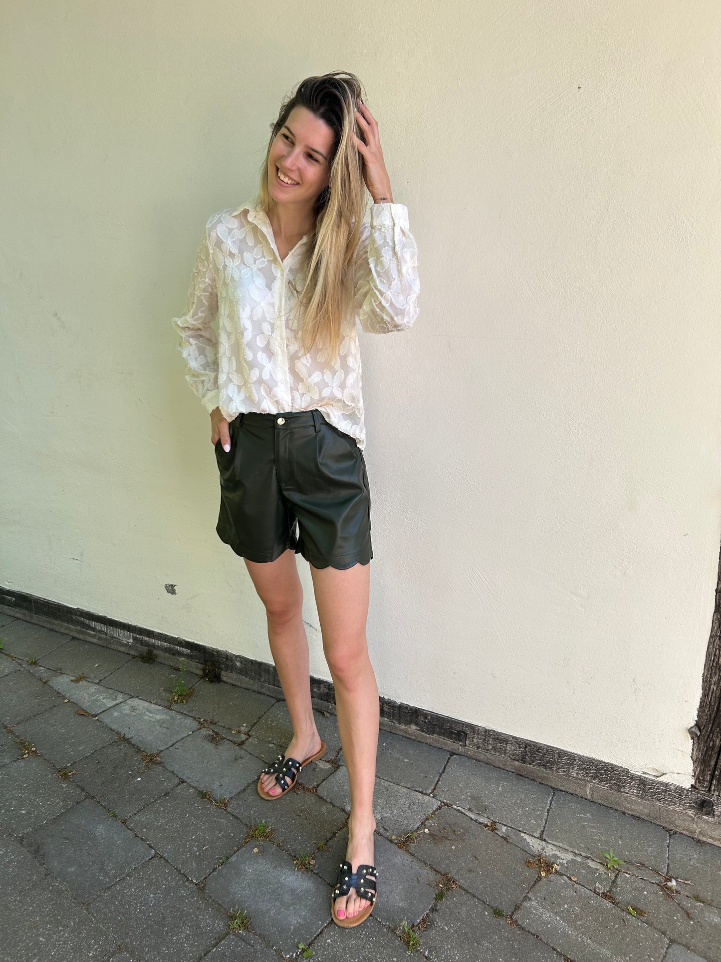 Short Laure