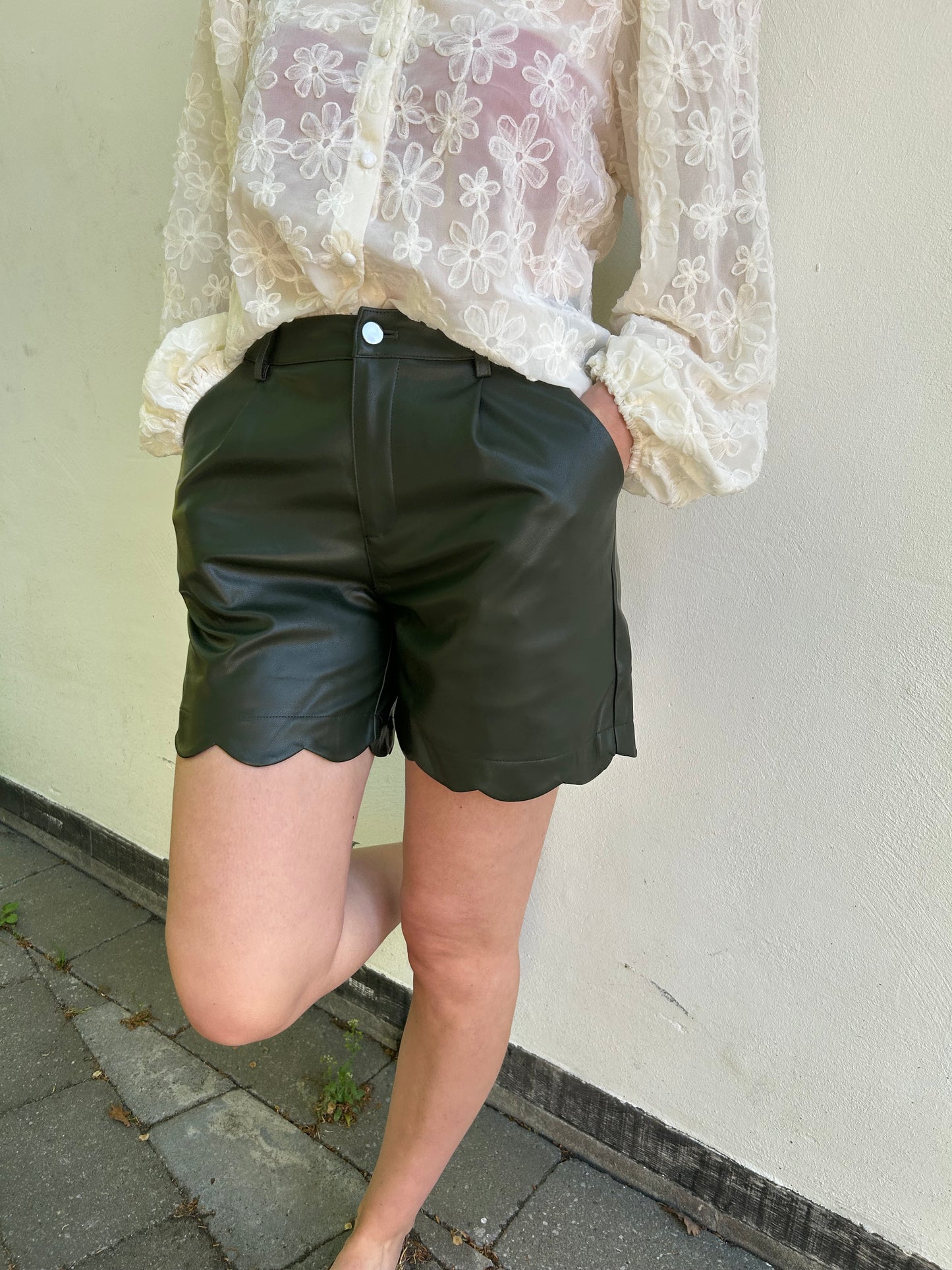Short Laure